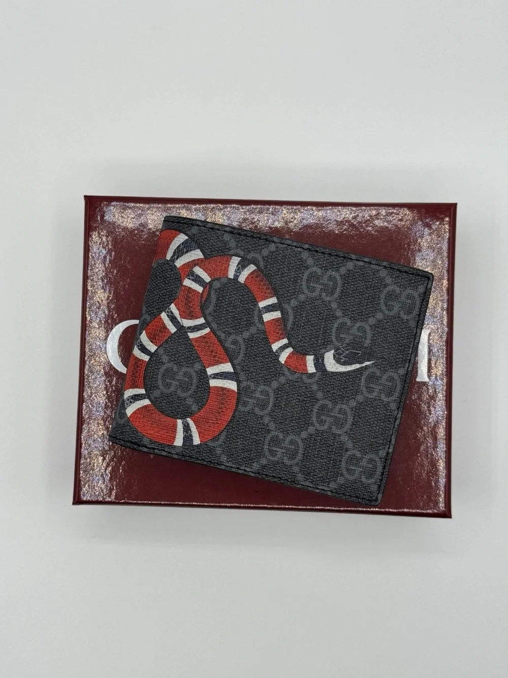 Gucci Gray GG Supreme Wallet with Red & White Snake - Picture 1 of 6